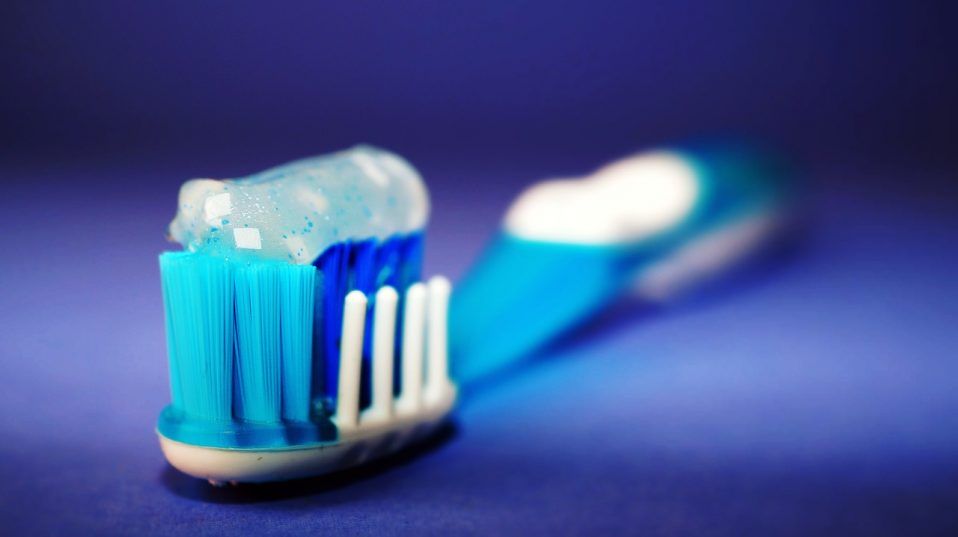 Prawidłowe nawyki higieny jamy ustnej podczas epidemii SARS-CoV-2